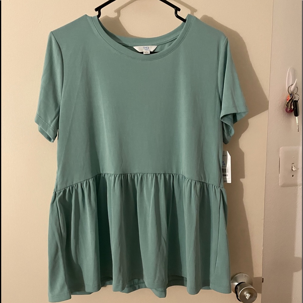 NWT LIGHT GREEN TOP, SIZE MEDIUM